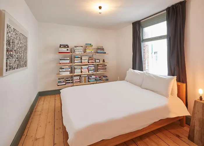 Host & Stay - Emerald Residence