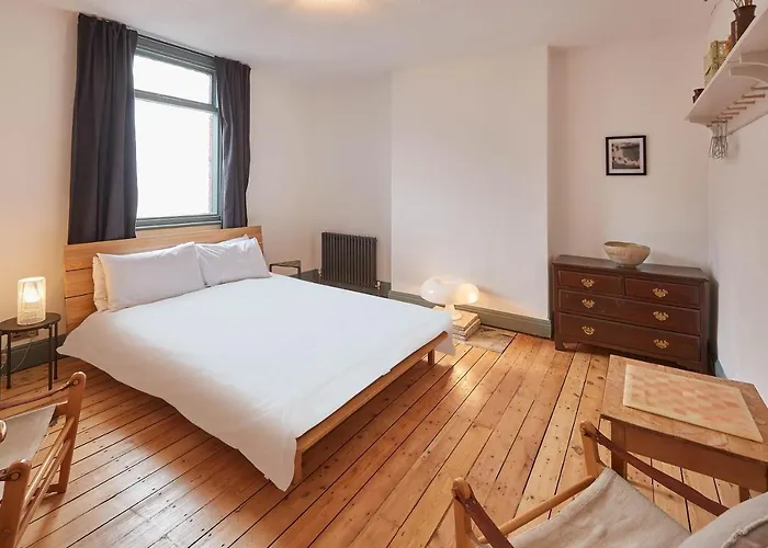 Host & Stay - Emerald Residence